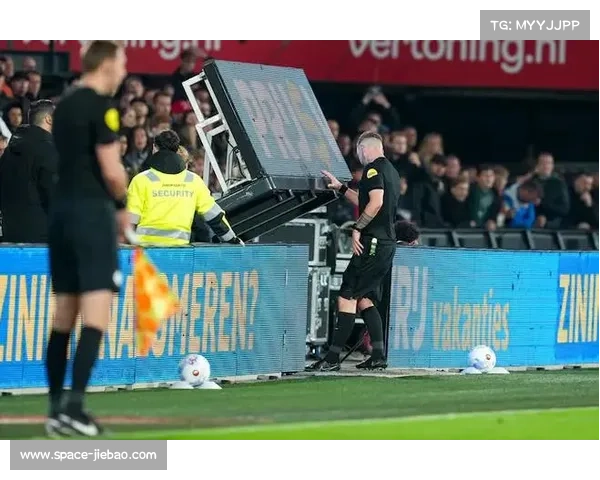 费耶诺德艰难小胜海伦芬 力压对手继续领跑荷甲积分榜